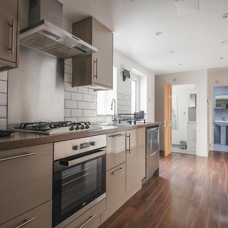 Spacious 3 Bedroom Home With Ps5 And Pool Table Near O2 Arena Canary Wharf And Elizabeth Line To Central Londen Buitenkant foto