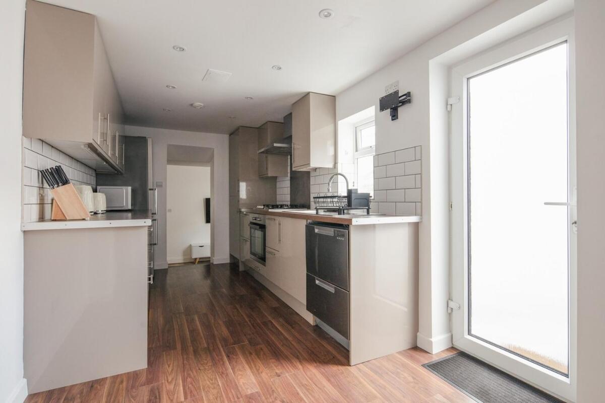 Spacious 3 Bedroom Home With Ps5 And Pool Table Near O2 Arena Canary Wharf And Elizabeth Line To Central Londen Buitenkant foto