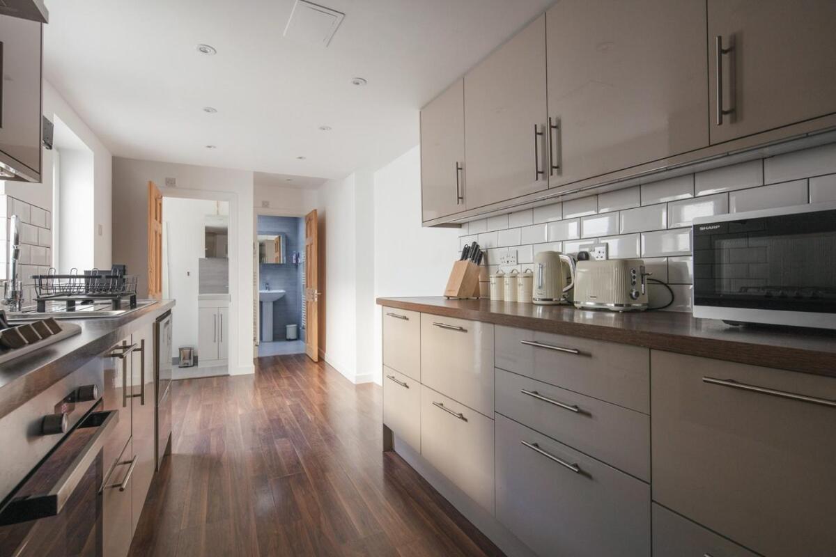 Spacious 3 Bedroom Home With Ps5 And Pool Table Near O2 Arena Canary Wharf And Elizabeth Line To Central Londen Buitenkant foto