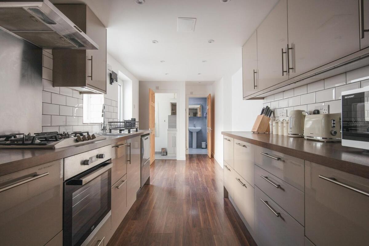 Spacious 3 Bedroom Home With Ps5 And Pool Table Near O2 Arena Canary Wharf And Elizabeth Line To Central Londen Buitenkant foto