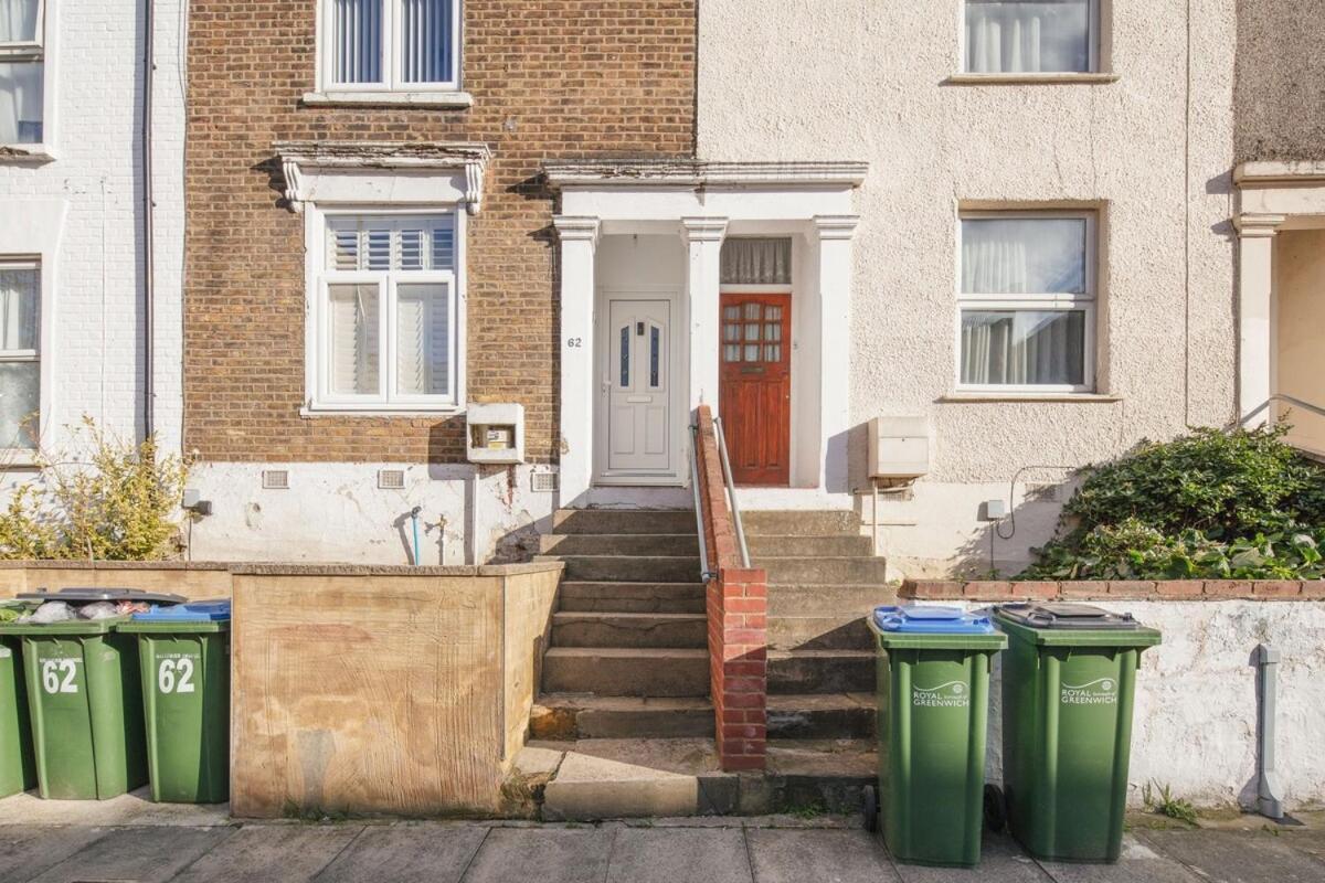 Spacious 3 Bedroom Home With Ps5 And Pool Table Near O2 Arena Canary Wharf And Elizabeth Line To Central Londen Buitenkant foto