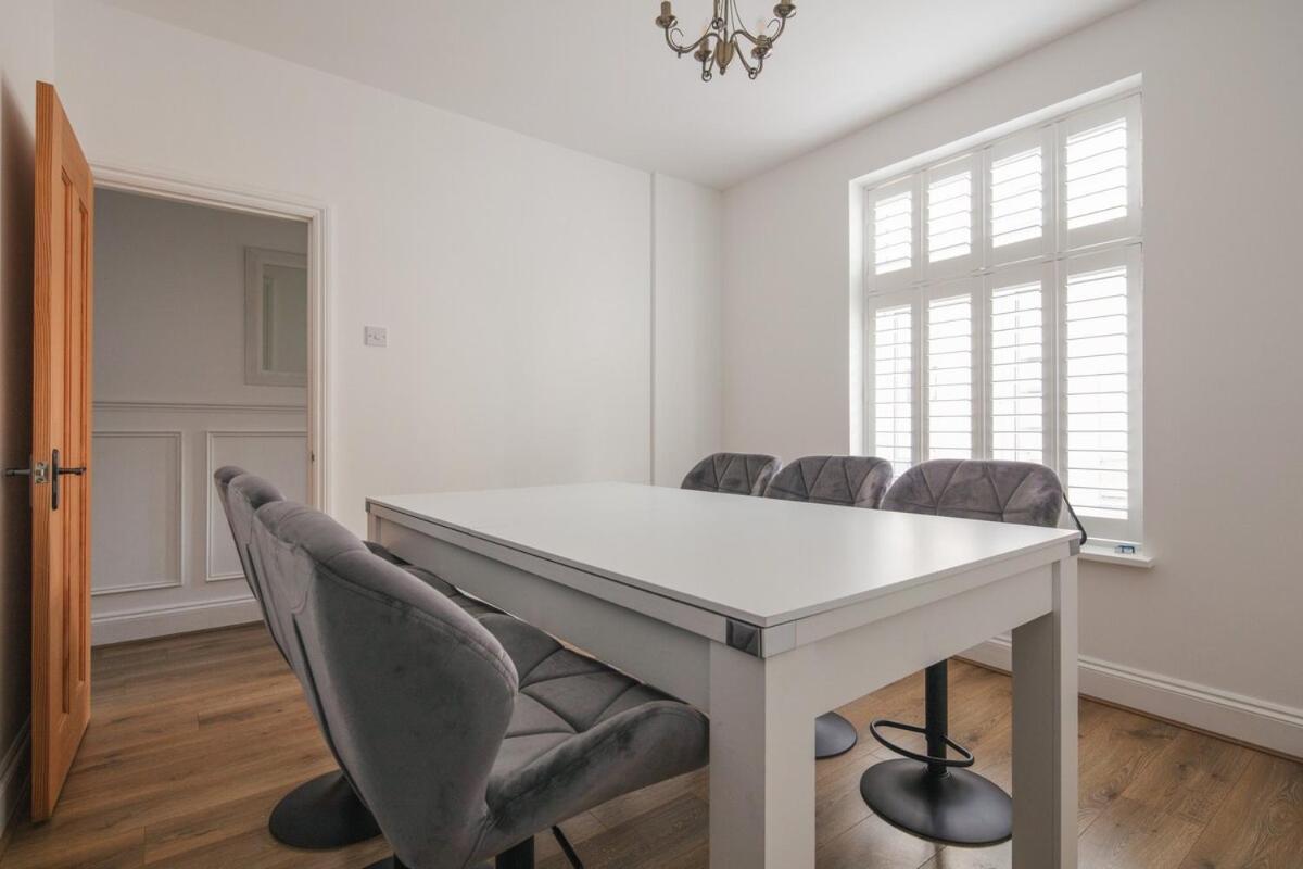 Spacious 3 Bedroom Home With Ps5 And Pool Table Near O2 Arena Canary Wharf And Elizabeth Line To Central Londen Buitenkant foto
