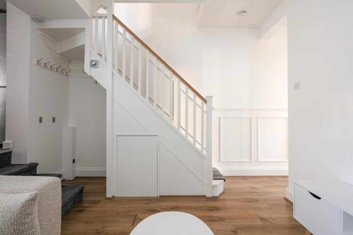 Spacious 3 Bedroom Home With Ps5 And Pool Table Near O2 Arena Canary Wharf And Elizabeth Line To Central Londen Buitenkant foto