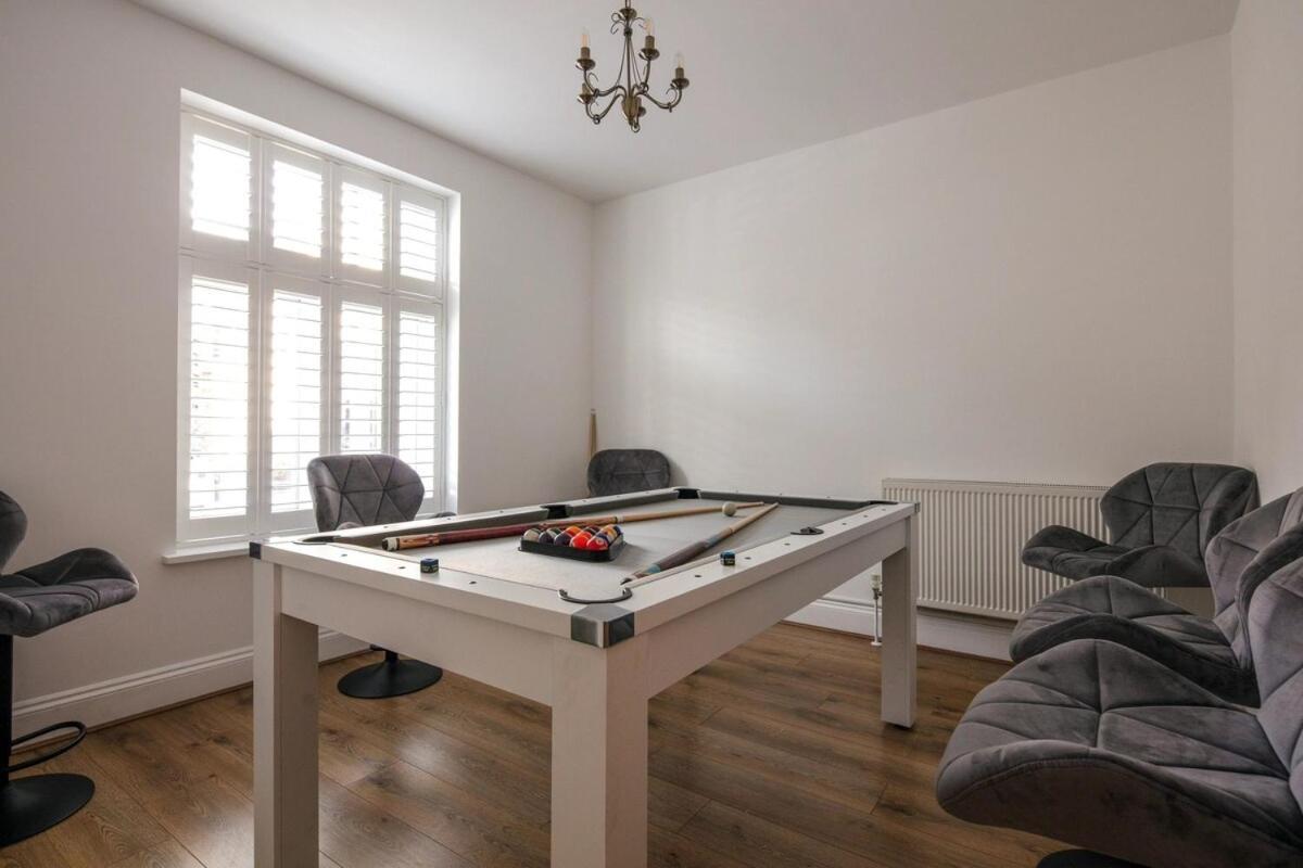 Spacious 3 Bedroom Home With Ps5 And Pool Table Near O2 Arena Canary Wharf And Elizabeth Line To Central Londen Buitenkant foto