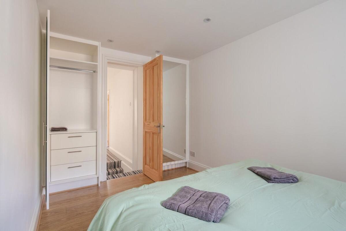 Spacious 3 Bedroom Home With Ps5 And Pool Table Near O2 Arena Canary Wharf And Elizabeth Line To Central Londen Buitenkant foto