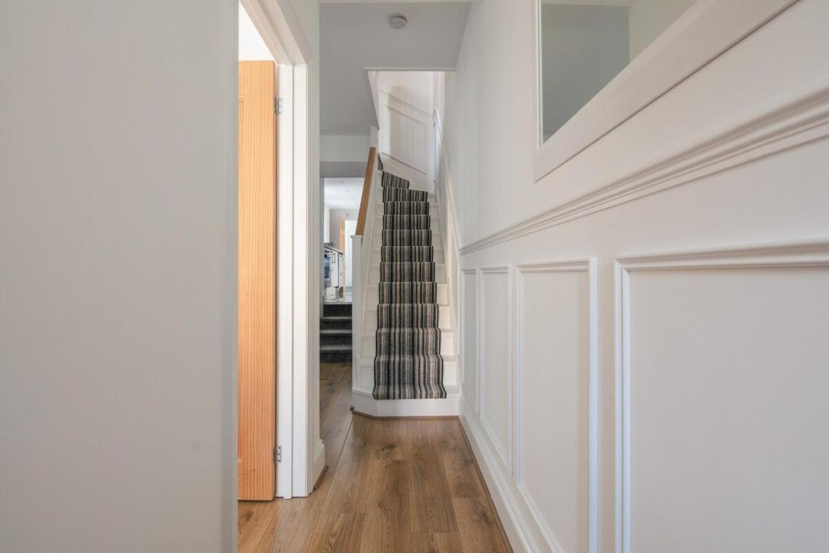 Spacious 3 Bedroom Home With Ps5 And Pool Table Near O2 Arena Canary Wharf And Elizabeth Line To Central Londen Buitenkant foto