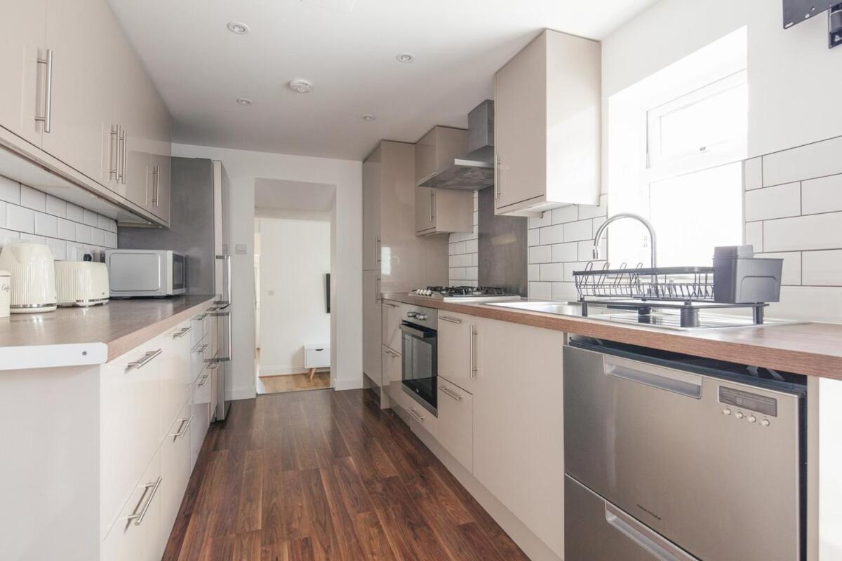 Spacious 3 Bedroom Home With Ps5 And Pool Table Near O2 Arena Canary Wharf And Elizabeth Line To Central Londen Buitenkant foto