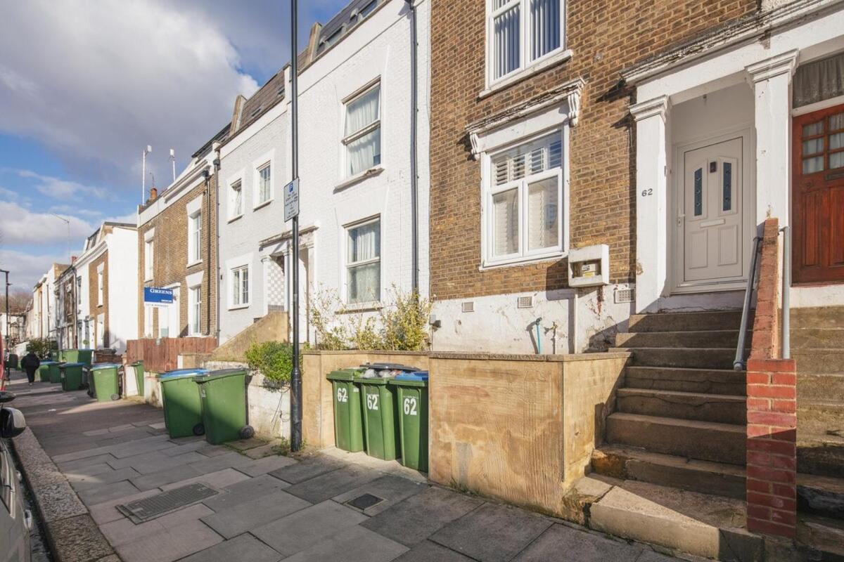Spacious 3 Bedroom Home With Ps5 And Pool Table Near O2 Arena Canary Wharf And Elizabeth Line To Central Londen Buitenkant foto