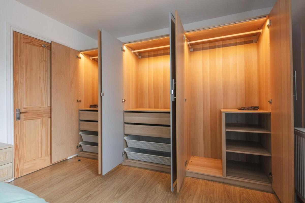 Spacious 3 Bedroom Home With Ps5 And Pool Table Near O2 Arena Canary Wharf And Elizabeth Line To Central Londen Buitenkant foto