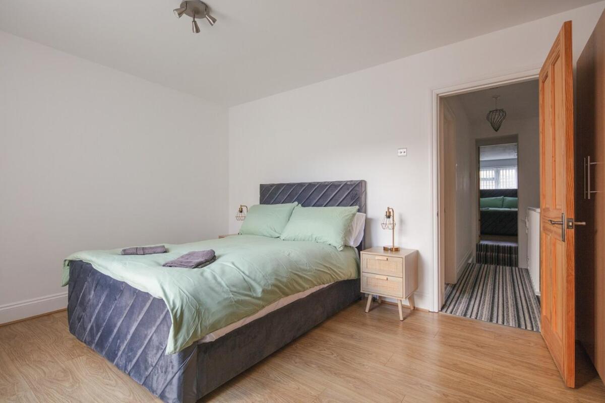 Spacious 3 Bedroom Home With Ps5 And Pool Table Near O2 Arena Canary Wharf And Elizabeth Line To Central Londen Buitenkant foto