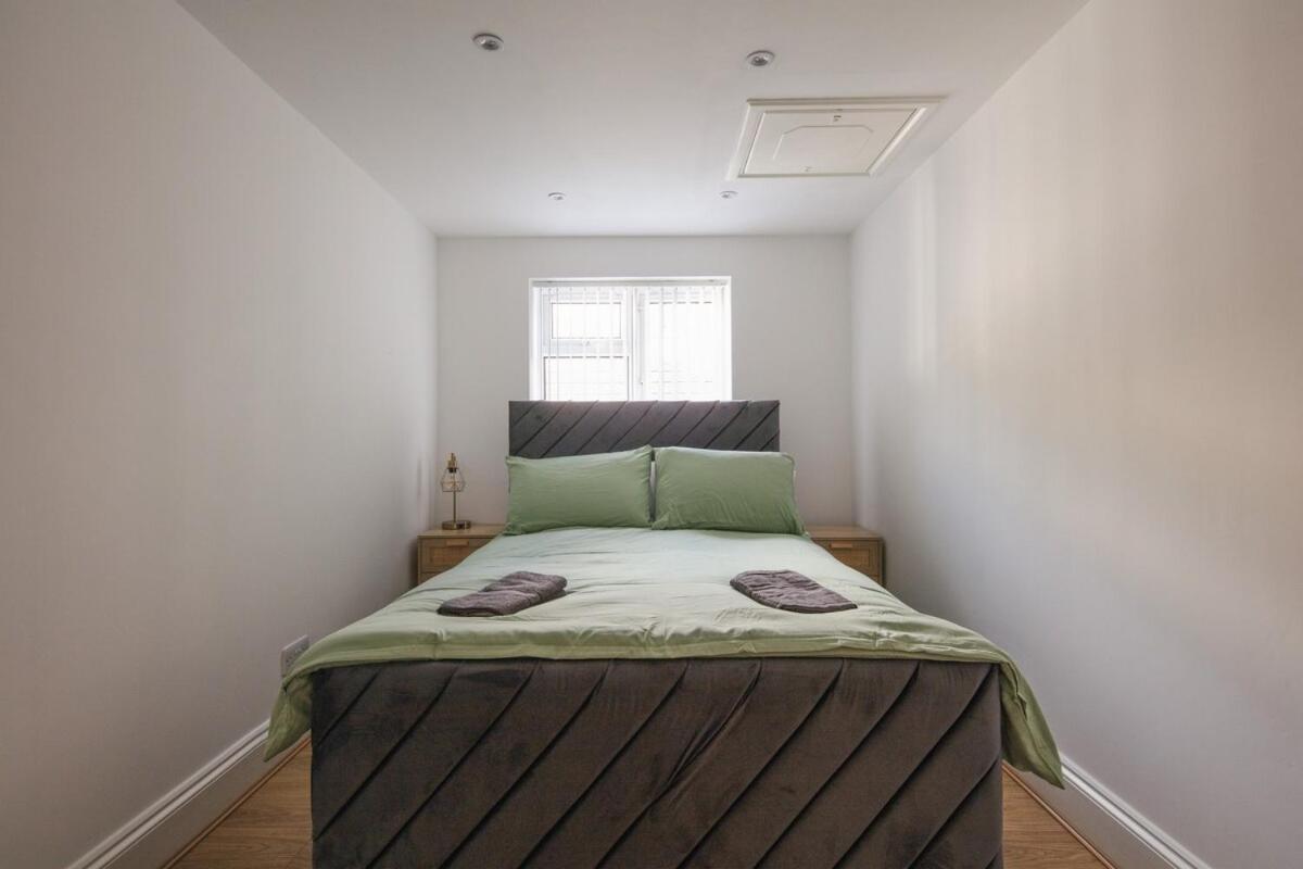 Spacious 3 Bedroom Home With Ps5 And Pool Table Near O2 Arena Canary Wharf And Elizabeth Line To Central Londen Buitenkant foto