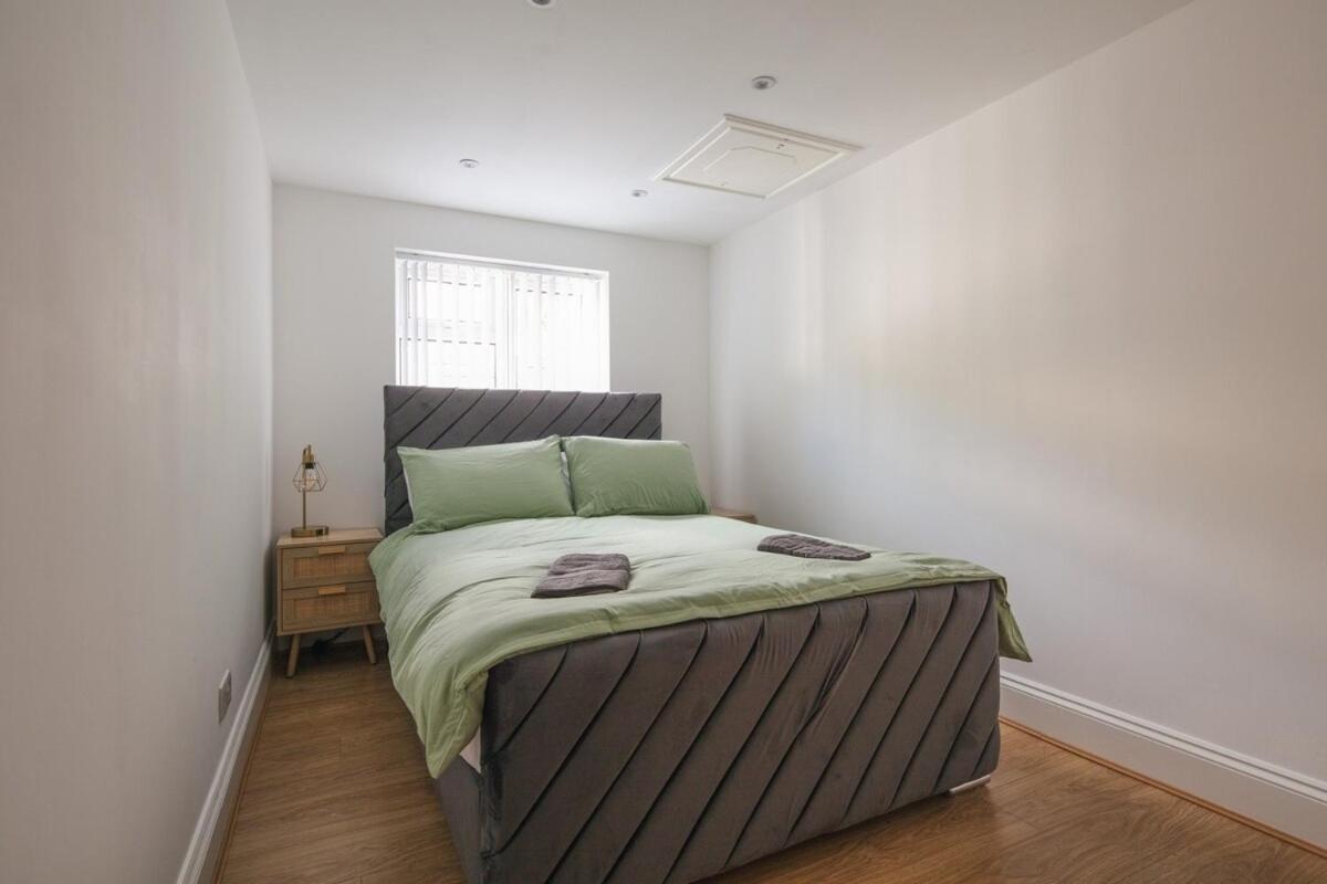 Spacious 3 Bedroom Home With Ps5 And Pool Table Near O2 Arena Canary Wharf And Elizabeth Line To Central Londen Buitenkant foto
